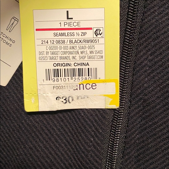 All in Motion Black Seamless 1/2 Zip Athletic Top…size L - Picture 6 of 6